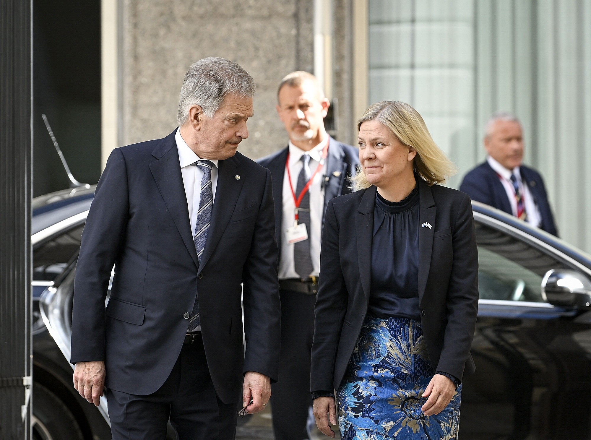 Tổng thống Phần Lan Sauli Niinisto (trái) và Thủ tướng Thụy Điển Magdalena Andersson tại Stockholm hôm qua. Ảnh: AFP.