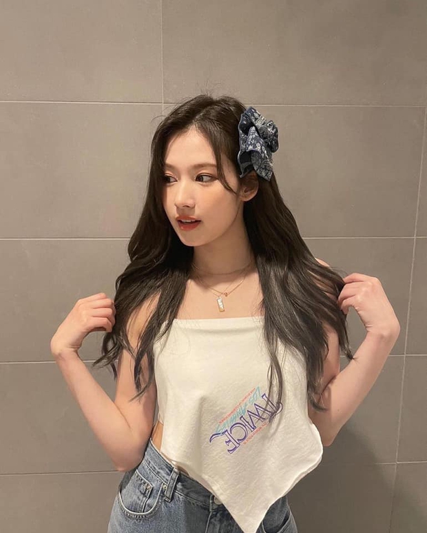 Sana (TWICE) trên đất Mỹ: Nhan sắc ngày càng rực rỡ, vừa gia nhập mạng xã hội đã nhanh chóng phá vỡ kỷ lục - Ảnh 11.