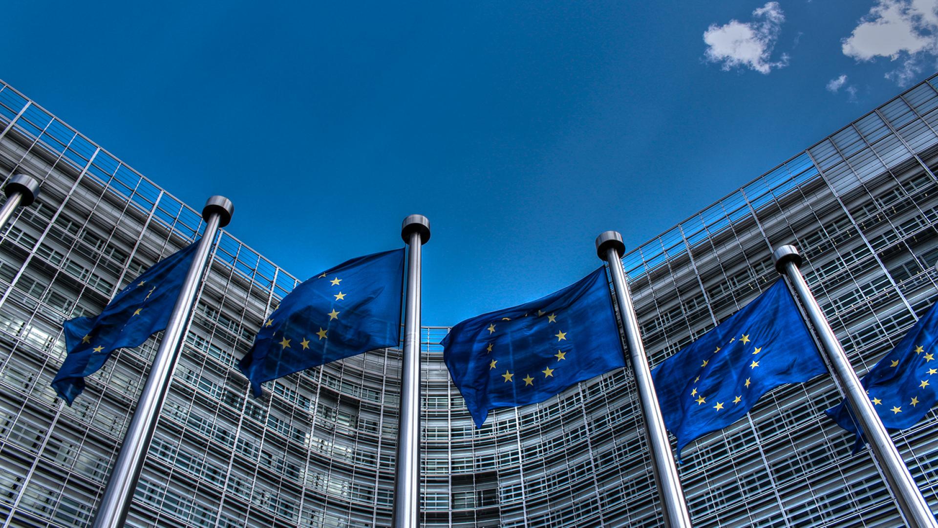 Cờ Liên minh châu Âu bên ngoài trụ sở Ủy ban châu Âu ở Brussels, Bỉ. Ảnh: Eumetsat.