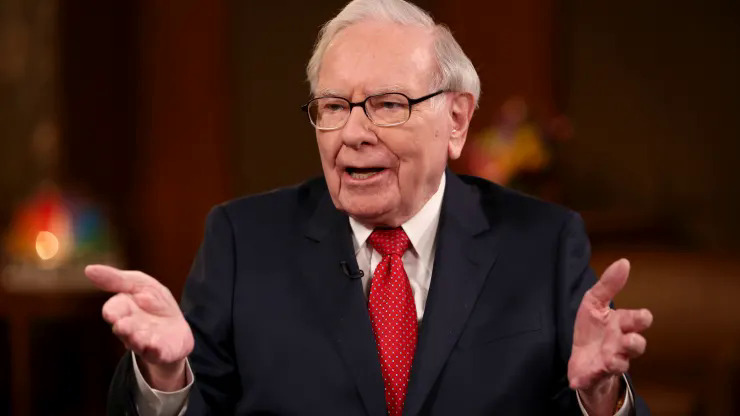 Warren Buffett đang có tài sản ròng trị giá 113,6 tỷ USD, giàu thứ 5 trên thế giới, theo tính toán của Forbes. Ảnh: CNBC