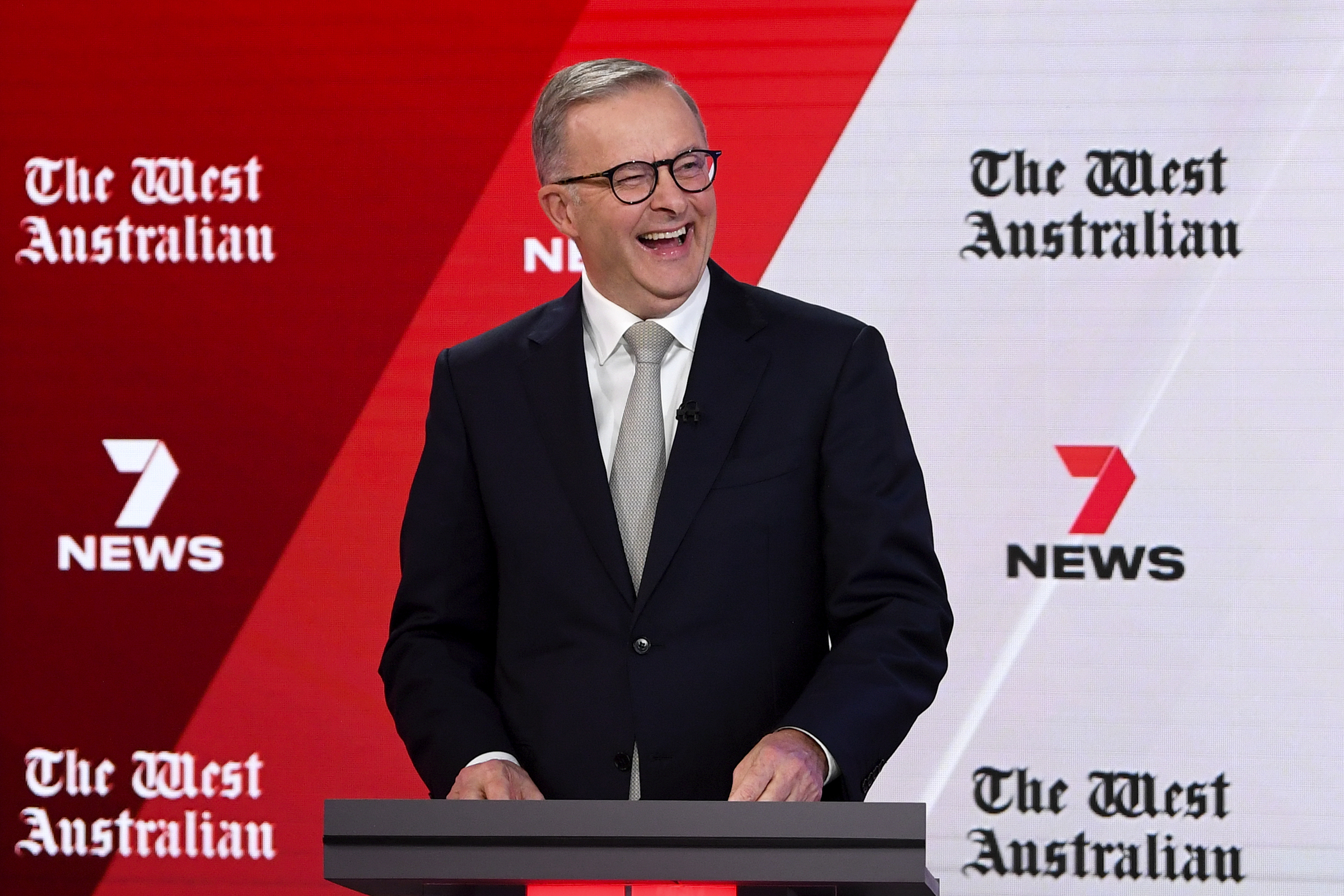 Thủ lĩnh đối lập Anthony Albanese tham gia vòng tranh luận thứ ba, tại trường quay Seven Networks ở Sydney, ngày 11/5. Ảnh: AFP.
