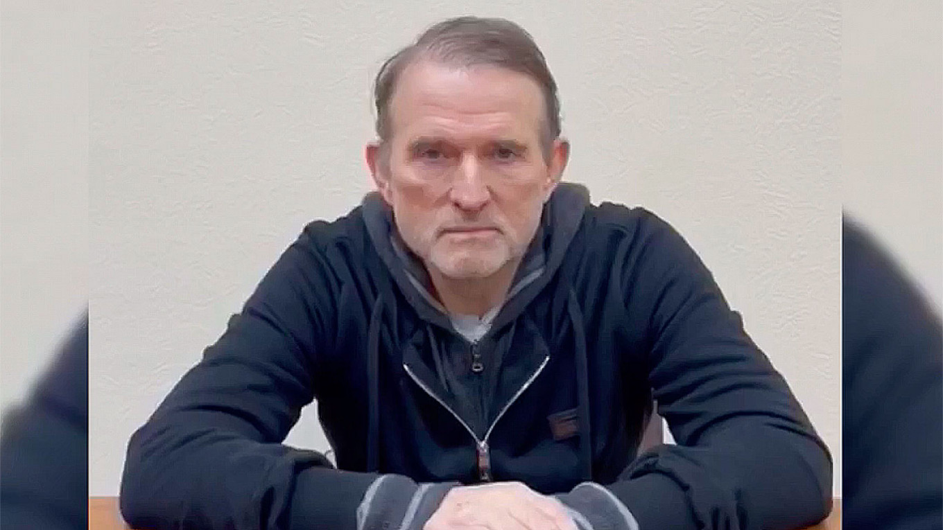 Viktor Medvedchuk trong video do cơ quan an ninh Ukraine công bố hôm 23/5. Ảnh: SBU.