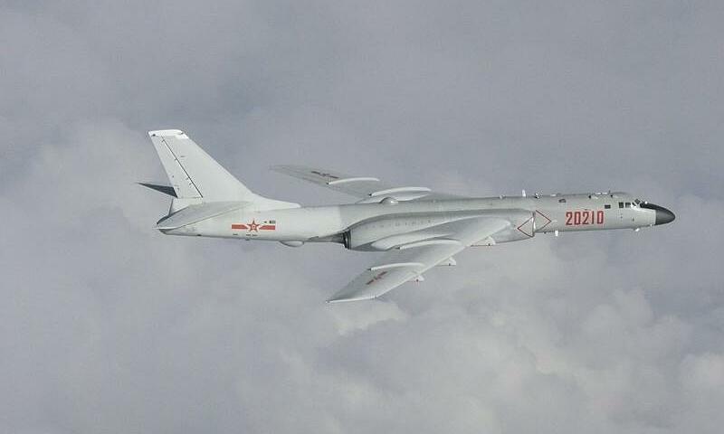 Máy bay ném bom H-6 của Trung Quốc bay trên Biển Hoa Đông hồi tháng 7/2019. Ảnh: Reuters.