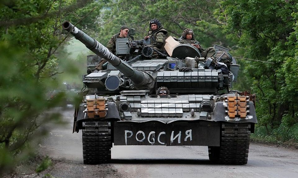 Một xe tăng của lực lượng ly khai thân Nga ở tỉnh Donetsk, miền đông Ukraine hôm 22/5. Ảnh: Reuters.