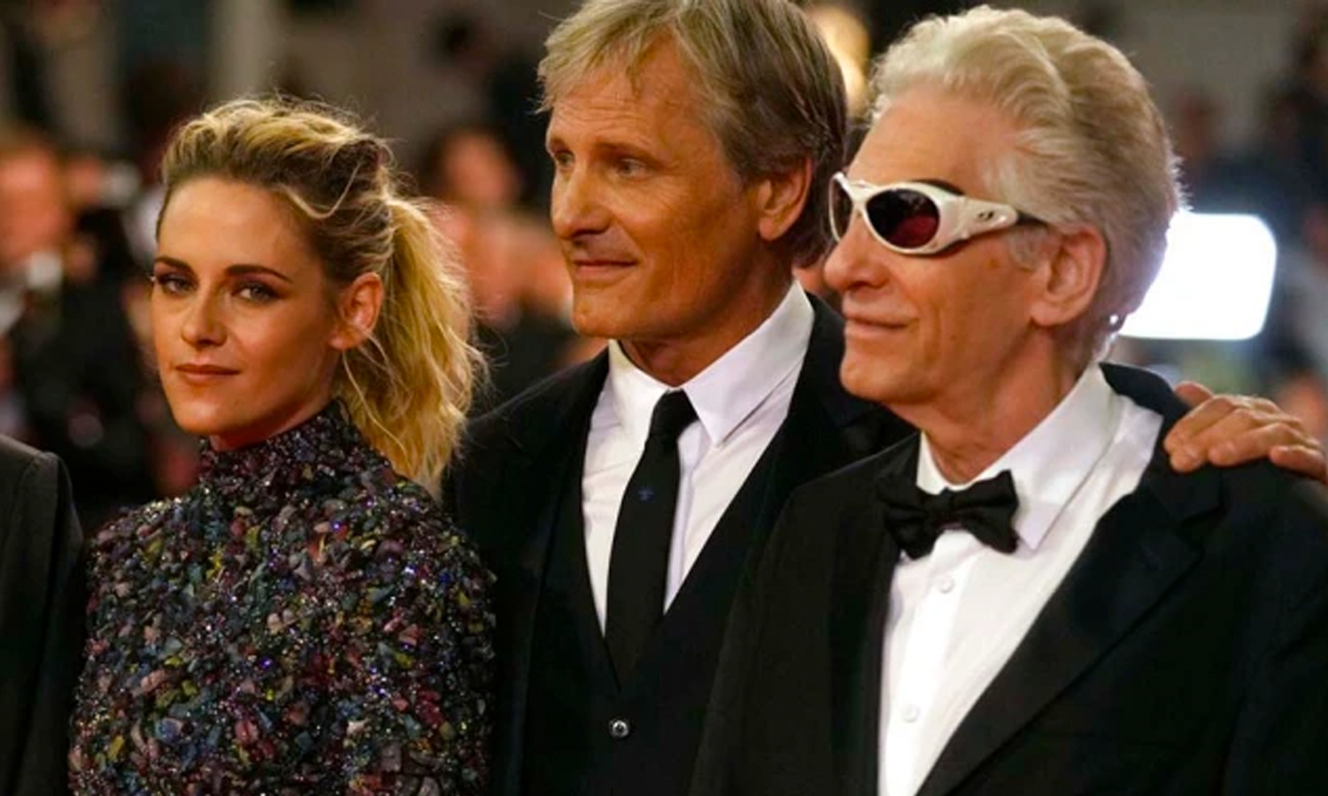 Kristen Stewart, Viggo Mortensen và đạo diễn David Cronenberg (từ trái qua) tại buổi công chiếu ở LHP Cannes. Ảnh: AP