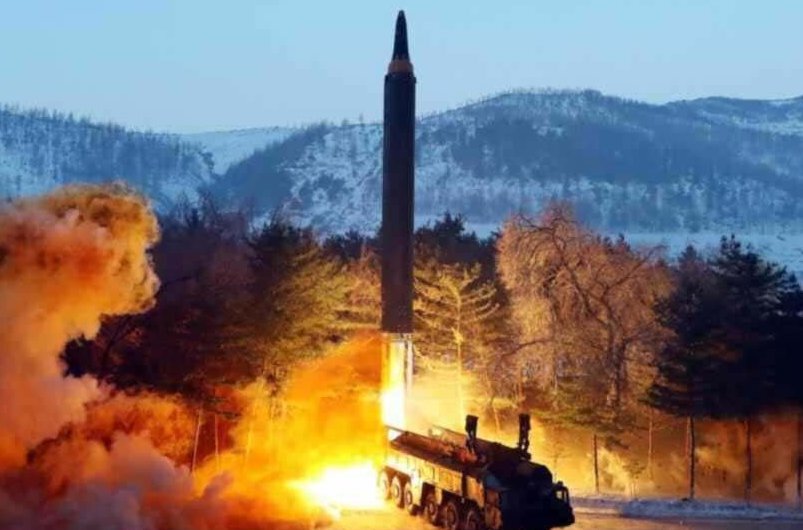 Triều Tiên phóng thử nghiệm tên lửa Hwasong-12 vào ngày 29/1. Ảnh: Reuters.
