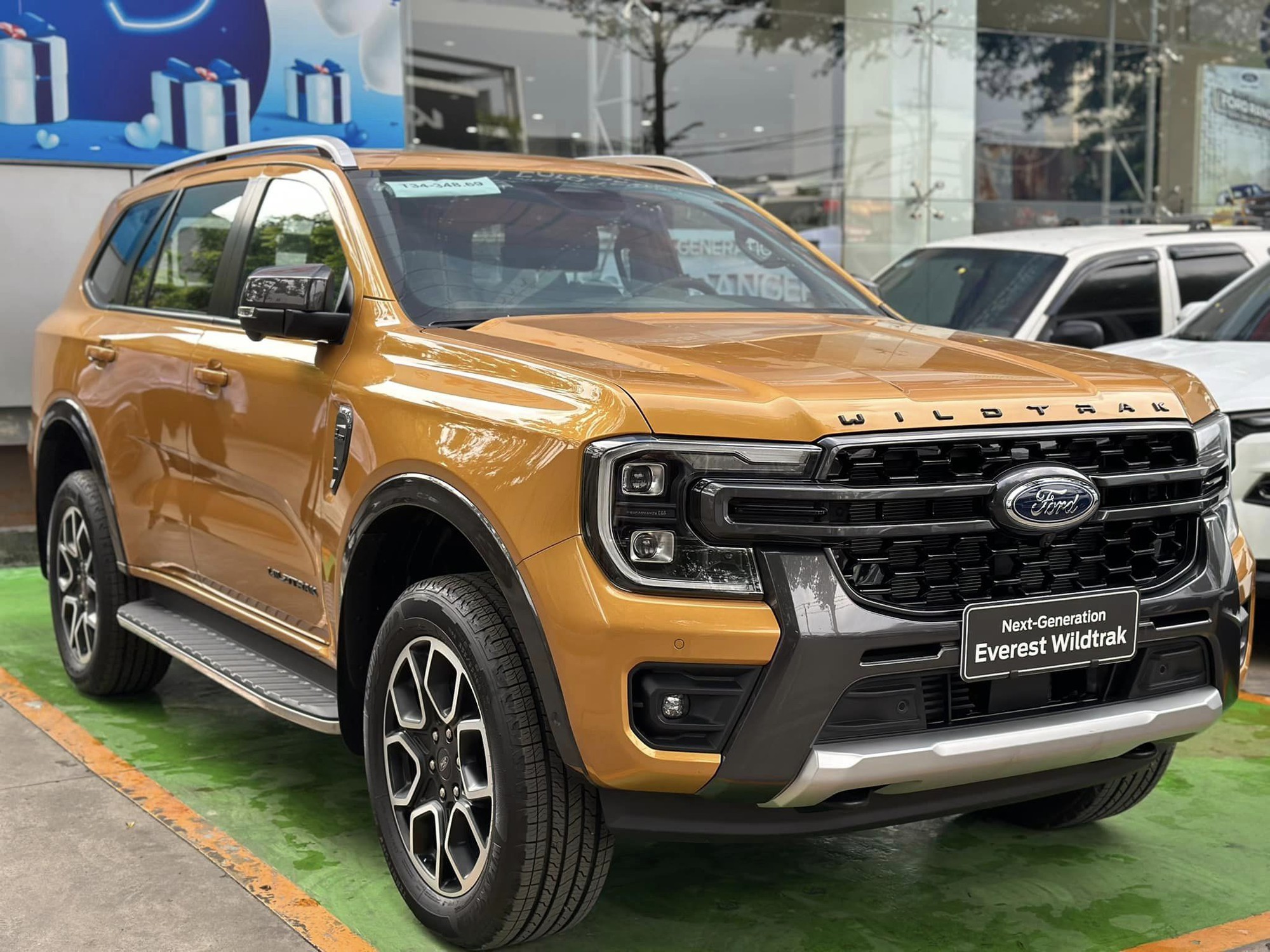 Ford Everest Wildtrak vừa mở bán đã giảm giá còn hơn 1,45 tỷ đồng, quyết giành khách của Fortuner, Santa Fe - Ảnh 3.