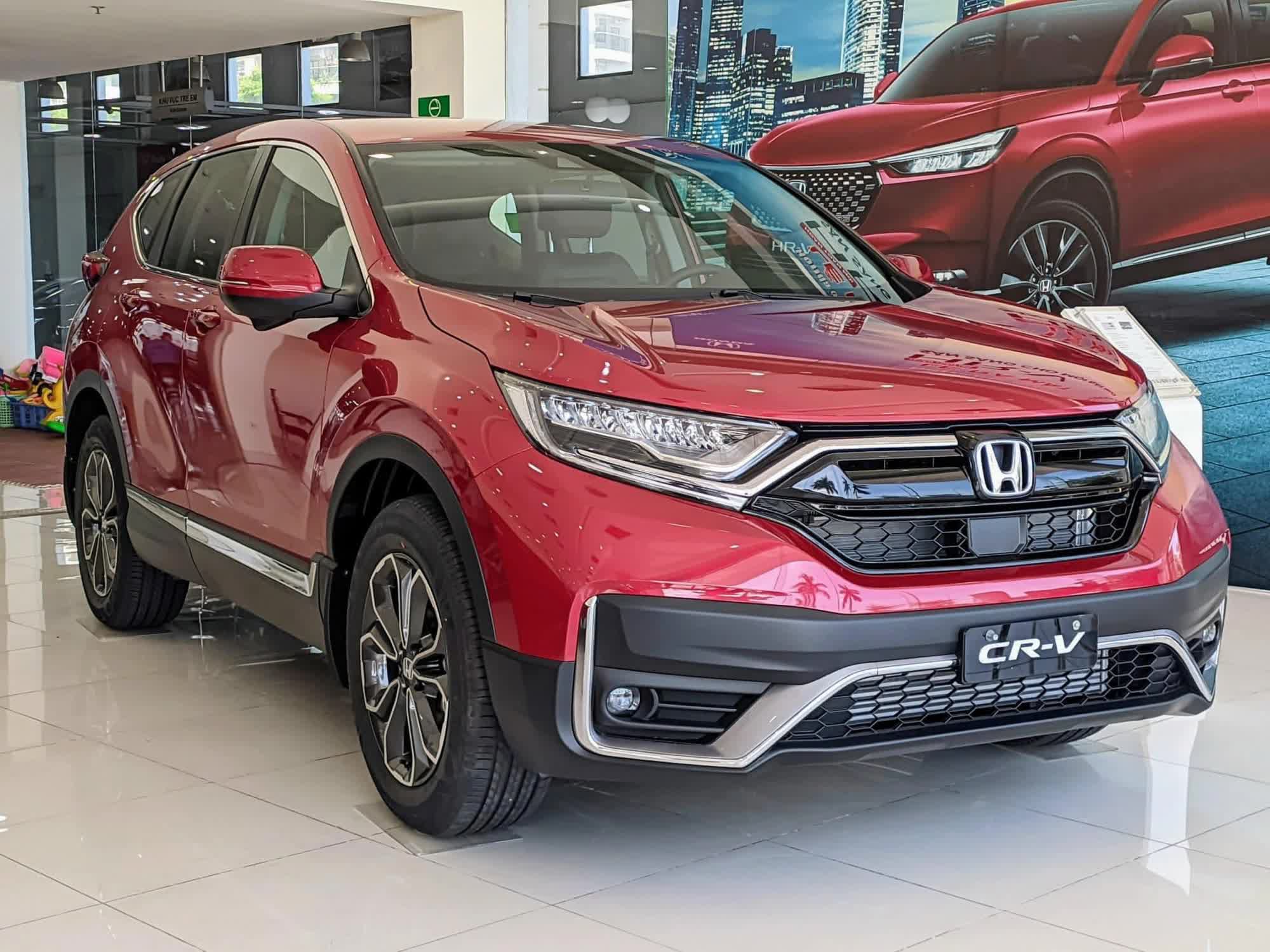 Honda CR-V giảm giá sâu tại đại lý: Tổng giá trị lên tới 200 triệu, phả hơi nóng lên Mazda CX-5 - Ảnh 2. Honda CR-V giảm giá sâu tại đại lý: Tổng giá trị lên tới 200 triệu, phả hơi nóng lên Mazda CX-5 - Ảnh 2.