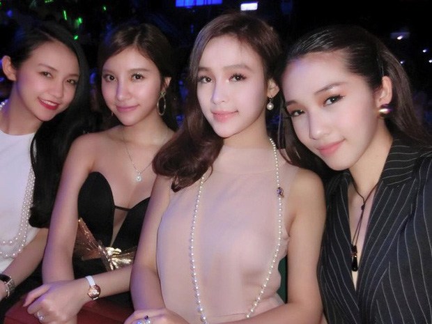 Bộ tứ hot girl Hà thành: Người ở biệt thự 80 tỷ, người lấy ca sĩ nổi tiếng, sinh nhiều con vẫn trông như amp;#34;gái sonamp;#34; - 1