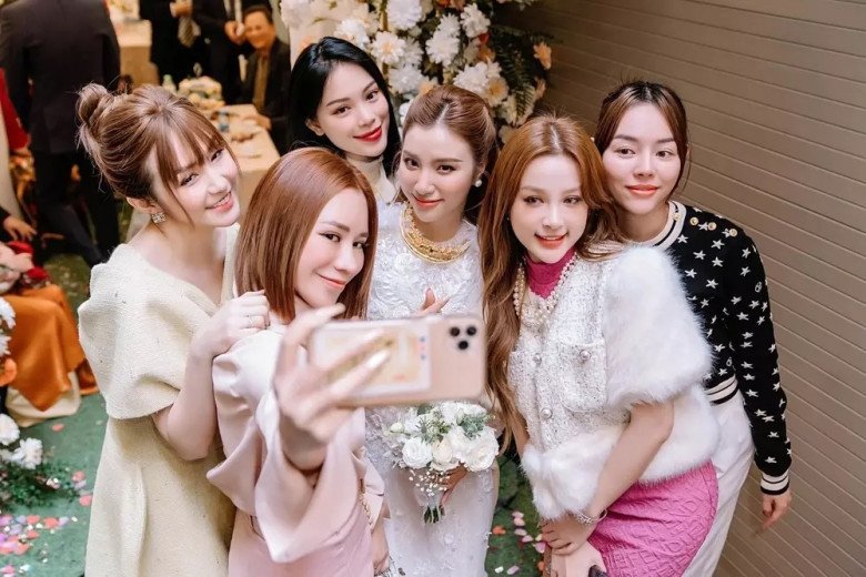 Bộ tứ hot girl Hà thành: Người ở biệt thự 80 tỷ, người lấy ca sĩ nổi tiếng, sinh nhiều con vẫn trông như amp;#34;gái sonamp;#34; - 14