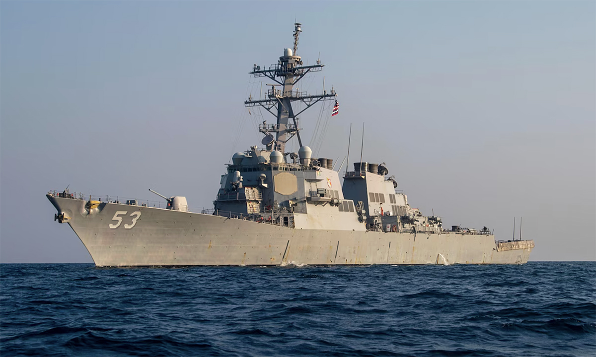 Khu trục hạm Mỹ USS John Paul Jones đi qua vịnh Ba Tư tháng 10/2020. Ảnh: U.S. Navy