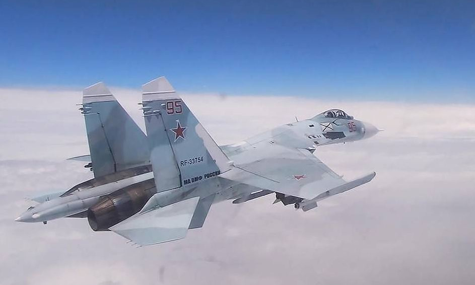 Tiêm kích Su-27 của không quân hải quân Nga bay tuần tra năm 2020. Ảnh: TASS