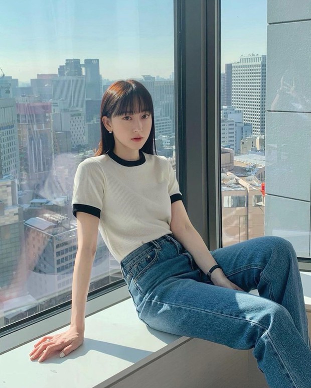 Diện áo thun và quần jeans sành điệu như Hoa hậu Phương Khánh với 10 công thức - Ảnh 11.
