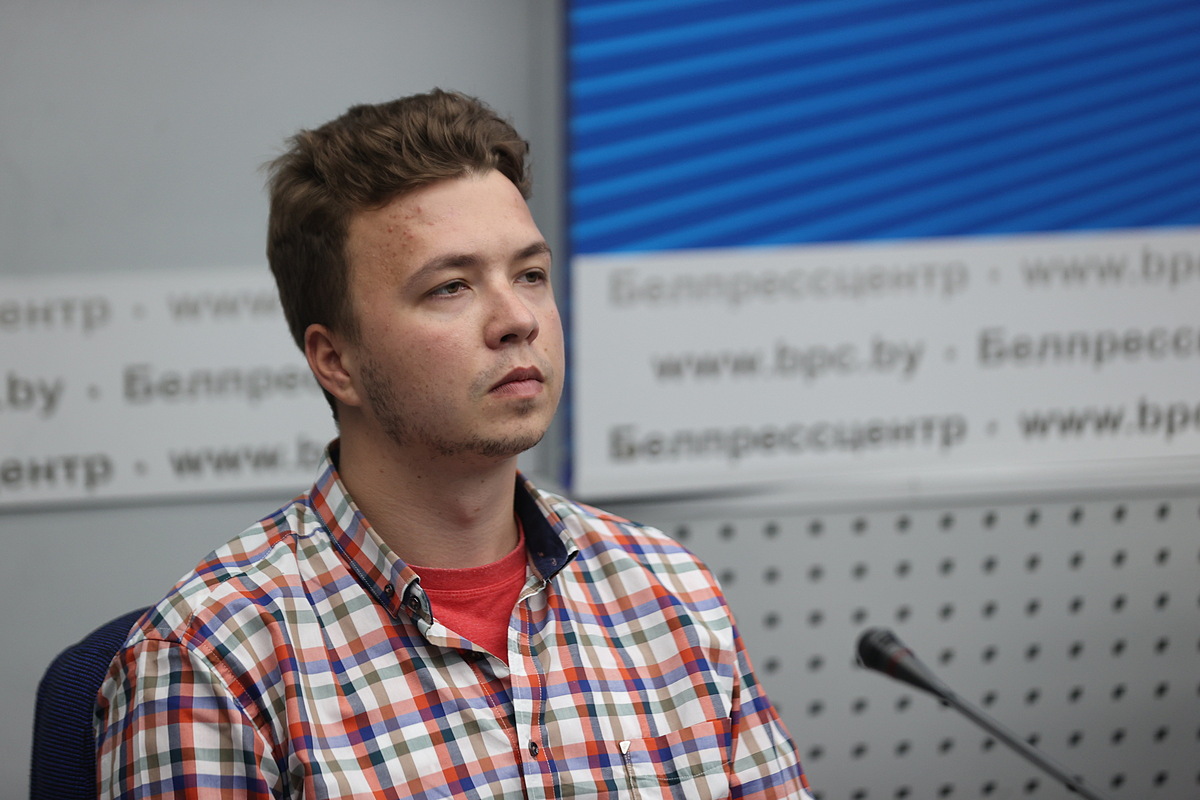 Nhà báo Roman Protasevich tại cuộc họp báo ở Minsk, Belarus tháng 6/2021. Ảnh: AFP