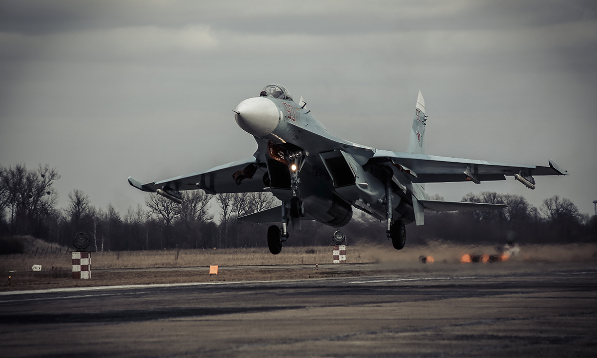 Tiêm kích Su-27 thuộc Hạm đội Baltic của Nga cất cánh tháng 5/2022. Ảnh: BQP Nga
