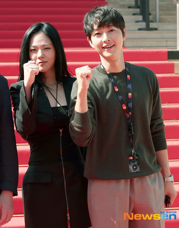 Song Joong Ki xuất hiện bên vợ ngoại quốc trước giờ đổ bộ Liên hoan phim Cannes 2023 - Ảnh 6.