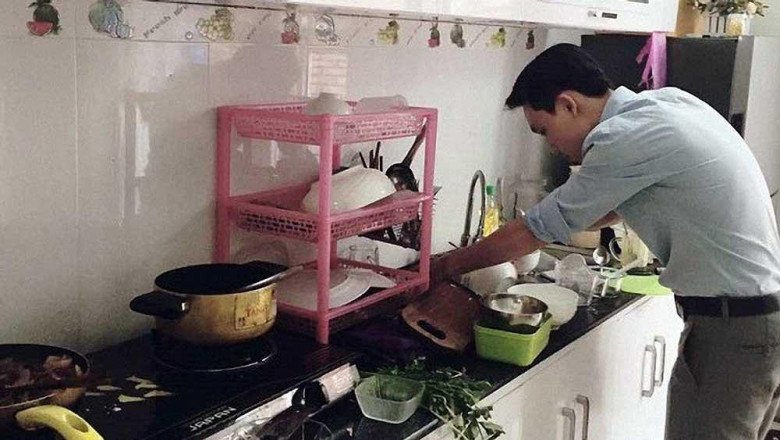 Ốm mệt được chồng vào bếp chăm nhưng vừa nhìn bát canh anh nấu, tôi ly hôn - 3