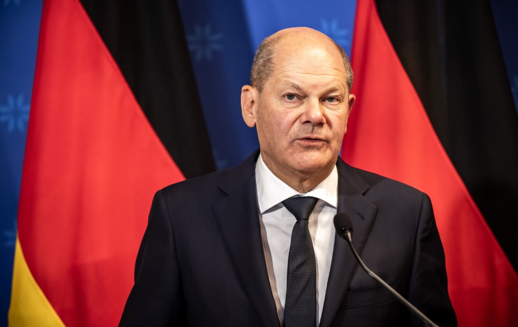 Thủ tướng Đức Olaf Scholz trả lời họp báo ở Tallinn, thủ đô Estonia, ngày 27/5. Ảnh: AFP