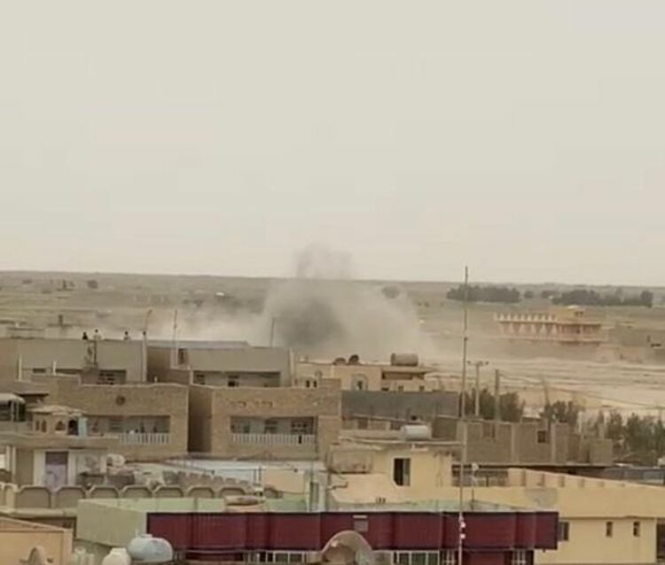 Khói bốc lên do giao tranh tại ngôi làng biên giới Iran và Afghanistan ngày 27/5. Ảnh: Iranintl