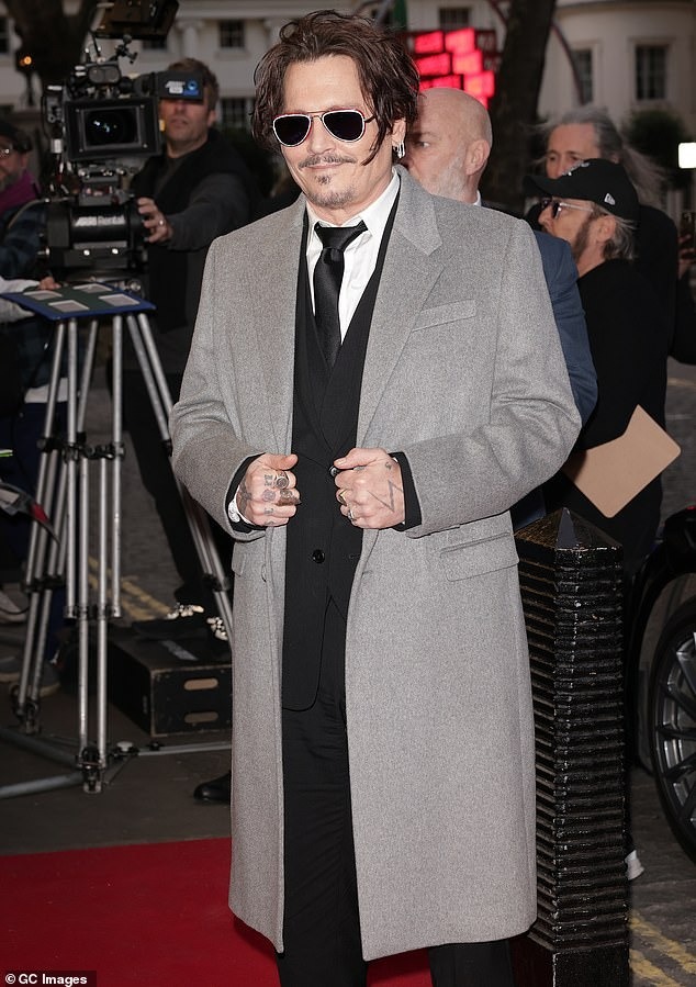 Johnny Depp tại buổi ra mắt phim Jeanne Du Barry, hôm 17/4. Ảnh: GC Images