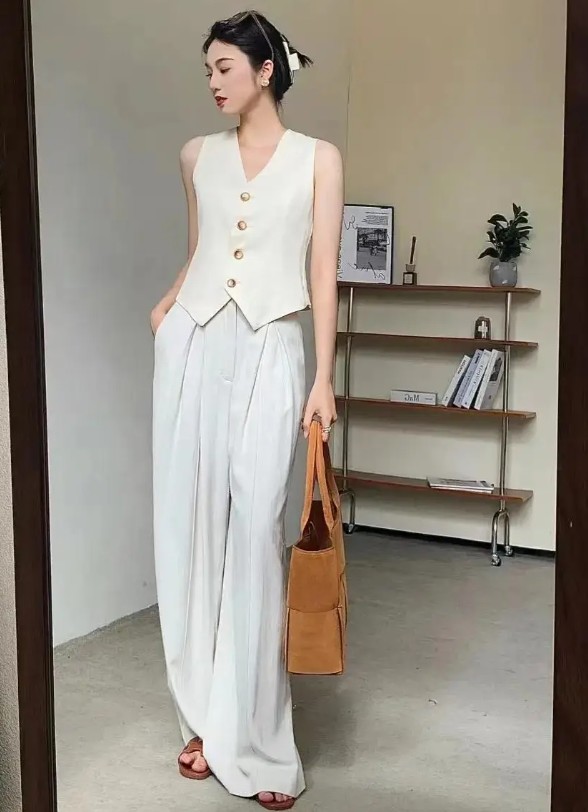 10 outfit toàn áo quần bình dân nhưng ai diện lên cũng đẹp, trông như amp;#34;yêu nữ hàng hiệuamp;#34; - 3