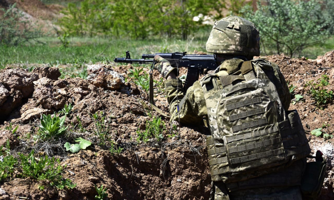 Binh sĩ Ukraine ở tiền tuyến trong bức ảnh đăng ngày 7/5. Ảnh: Quân đội Ukraine