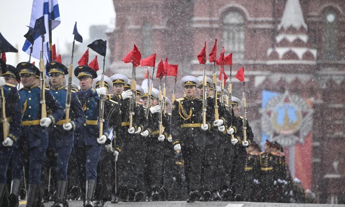 Khối quân nhân Nga duyệt binh ở Quảng trường Đỏ ngày 9/5. Ảnh: AFP