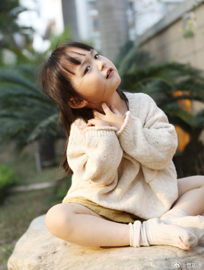 Vào năm 2011, mẹ của Lưu Sở Điềm đăng ký cho con tham gia chương trình Star Baby - một cuộc thi tìm kiếm gương mặt nổi tiếng dành cho trẻ em.