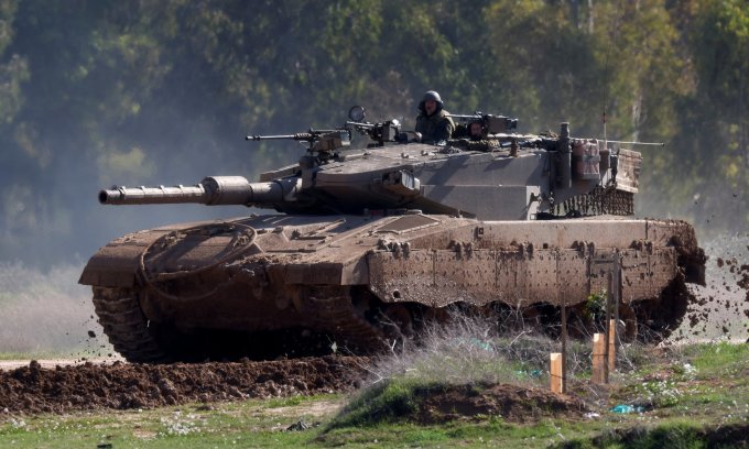 Xe tăng Israel triển khai ở Dải Gaza hồi tháng 1. Ảnh: Reuters