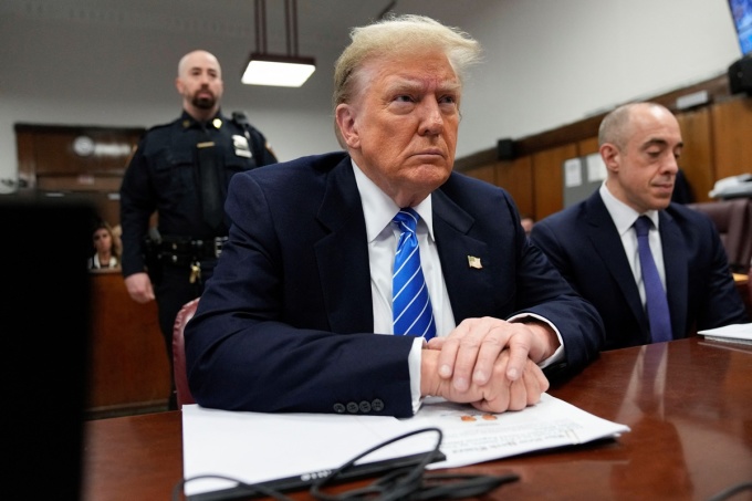 Cựu tổng thống Mỹ Donald Trump có mặt tại phòng xử án ở Manhattan, New York, hôm 13/5. Ảnh: Reuters