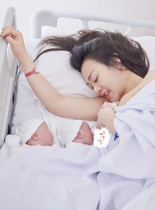 Phương Oanh thông báo sinh 2 con gồm 1 trai, 1 gái vào ngày 14/5.