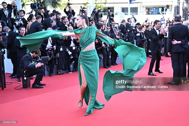Thảm đỏ Cannes ngày 8: Thiên thần Victorias Secret đại chiến, phô diễn visual và sắc vóc khét lẹt! - Ảnh 38.