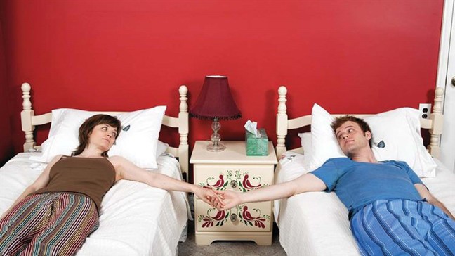 Vợ chồng ngủ riêng giường cũng có nhiều lợi ích cho sức khỏe. Ảnh minh họa.