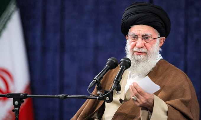 Lãnh tụ tối cao Iran Ali Khamenei tại Tehran tháng 10/2023. Ảnh: AFP