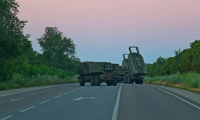 Pháo phản lực HIMARS ở tỉnh Zaporizhzhia tháng 7/2022. Ảnh: Reuters