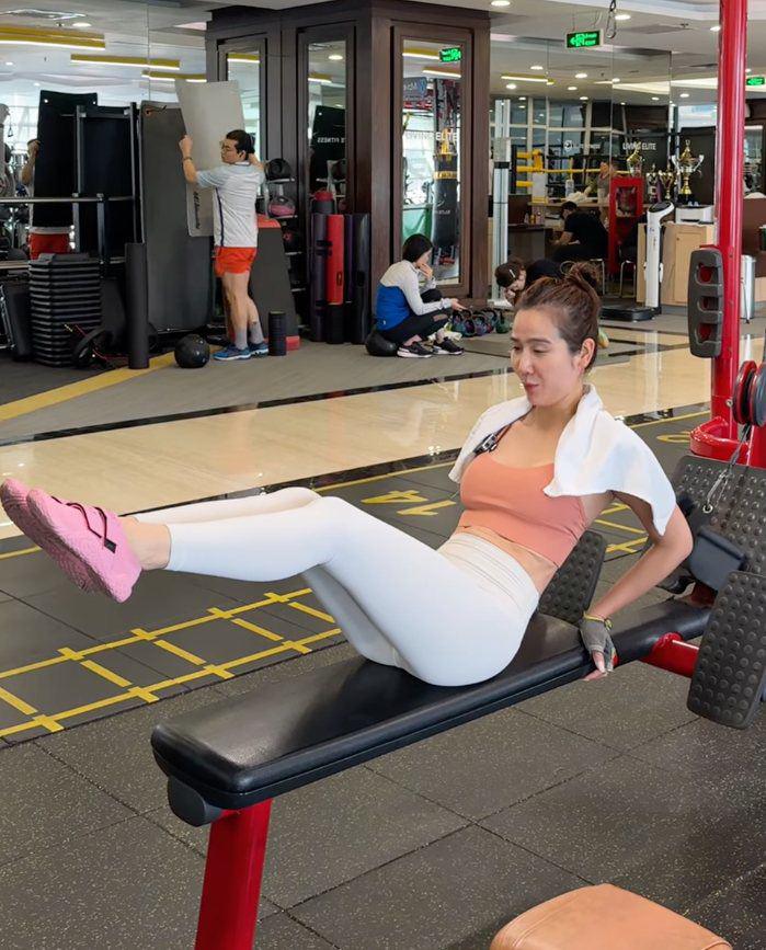 Cô có niềm đam mê với bộ môn gym. 