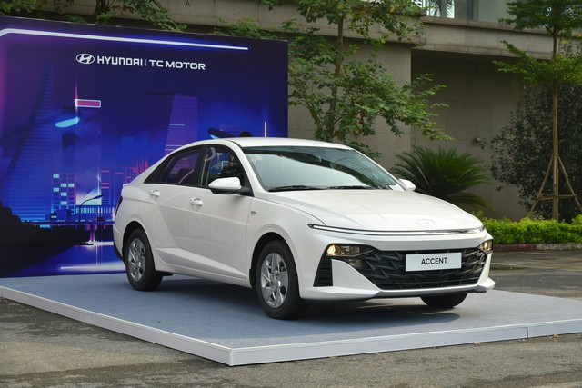 Chi tiết Hyundai Accent bản thấp nhất giá 439 triệu: Số sàn, đèn halogen, ghế nỉ, không màn hình giải trí- Ảnh 2.
