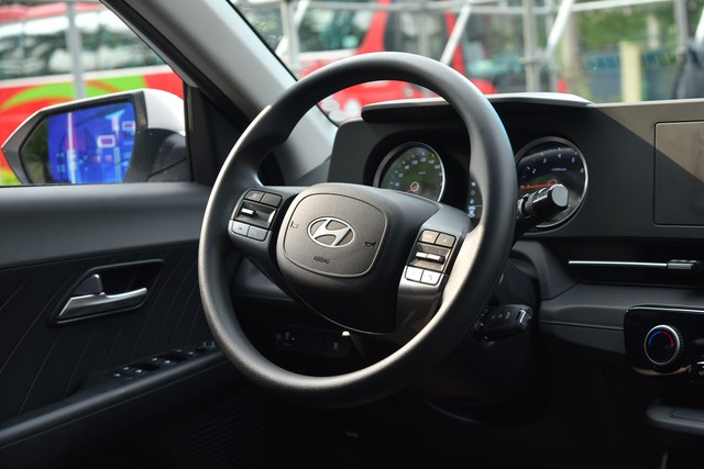 Chi tiết Hyundai Accent bản thấp nhất giá 439 triệu: Số sàn, đèn halogen, ghế nỉ, không màn hình giải trí- Ảnh 10.