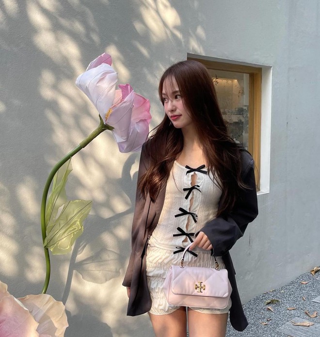 Cô gái được cho là nàng thơ mới của Sơn Tùng: Hot girl số 1 Thái Lan, visual xinh cỡ nào mà được gọi là búp bê Barbie Đông Nam Á? - Ảnh 10.