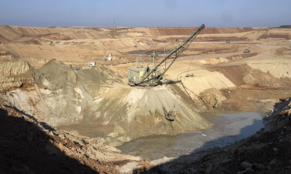 Quang cảnh mỏ lộ thiên ilmenit trong một hẻm núi ở khu vực Kirovohrad, miền trung Ukraine, hôm 12/2. Ảnh: AP