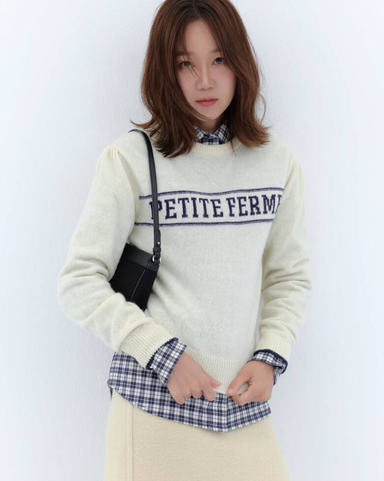 Trang phục của Gong Hyo Jin luôn được phối với những màu sắc khéo léo giúp cô giữ được sự trẻ trung năng động 