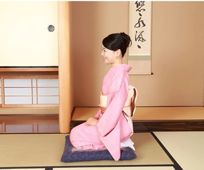 Tư thế ngồi của người Nhật mang lại nhiều lợi ích cho cơ thể. (Ảnh minh họa).