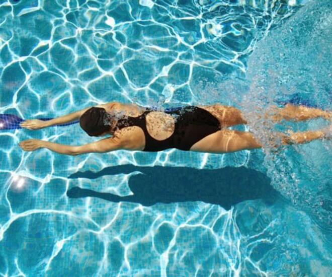 Bơi có thể giúp đốt cháy 500-1000 calo mỗi giờ.