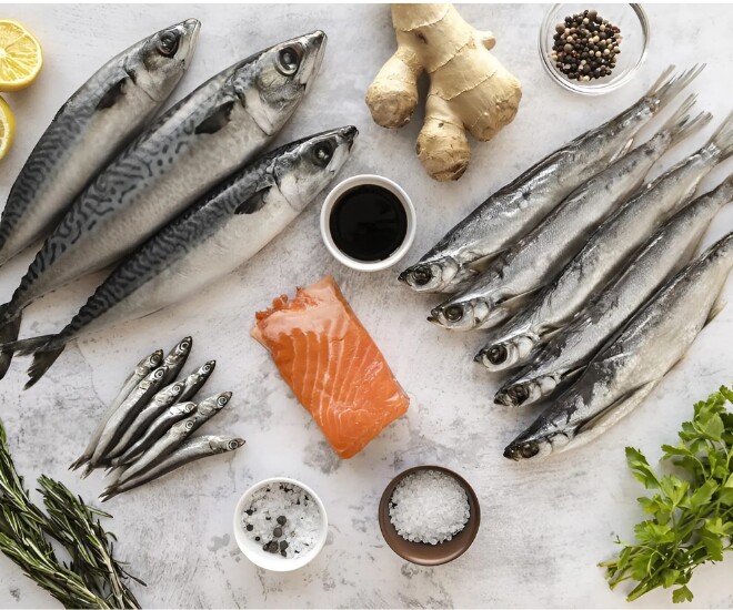 Omega-3 từ các loại cá giúp tim khỏe mạnh, giữ xương chắc khỏe. (Ảnh minh họa).