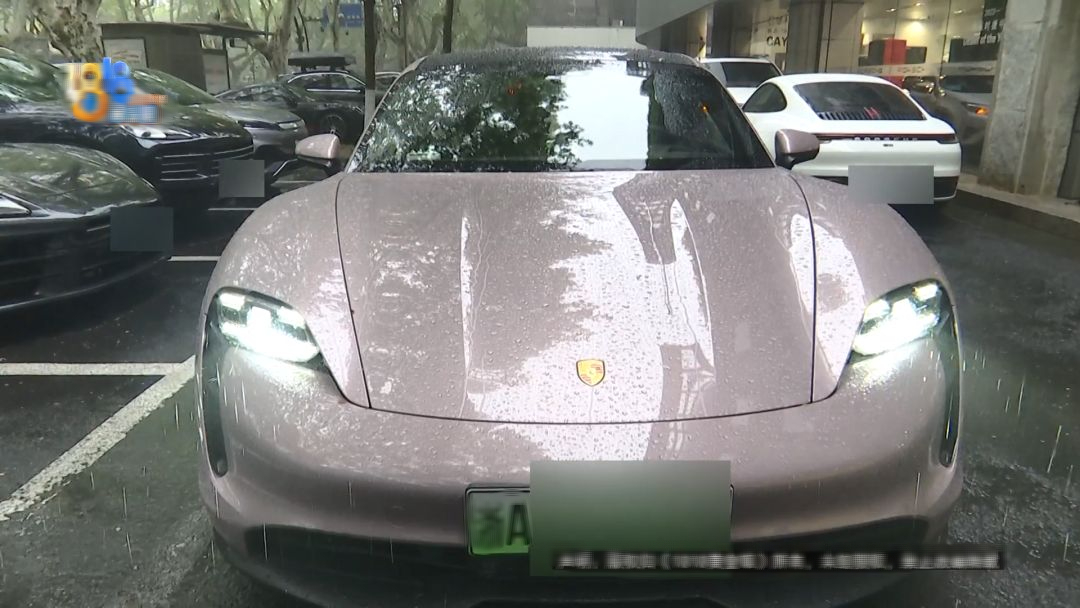 Người phụ nữ bỏ 3,5 tỷ đồng mua Porsche điện tại Trung Quốc, nửa tháng sau đã phát hiện lỗi, hãng tuyên bố: Lỗi tại móng tay của chị- Ảnh 1. Người phụ nữ bỏ 3,5 tỷ đồng mua Porsche điện tại Trung Quốc, nửa tháng sau đã phát hiện lỗi, hãng tuyên bố: Lỗi tại móng tay của chị- Ảnh 1.