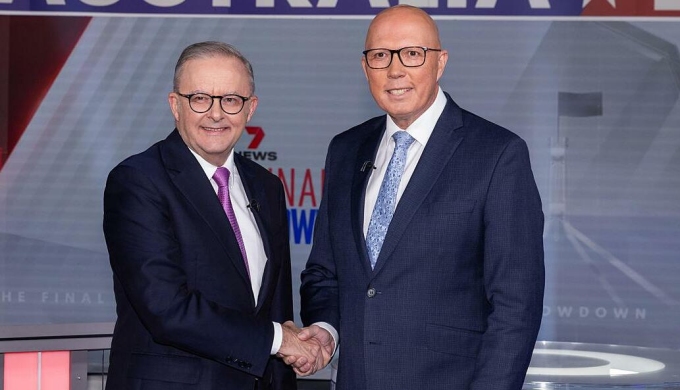 Thủ tướng đương nhiệm Albanese và ứng viên đối thủ Peter Dutton trong cuộc tranh luận hồi tháng 4. Ảnh: NewsWire