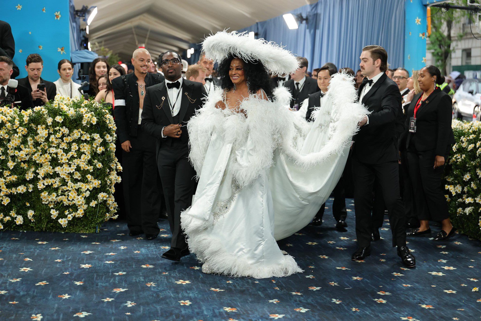 Chủ nhân khung hình “tuyệt đối điện ảnh” tại Met Gala: Người tạo nên ông hoàng Michael Jackson, khen 1 câu đưa em út BTS lên hàng popstar- Ảnh 3.