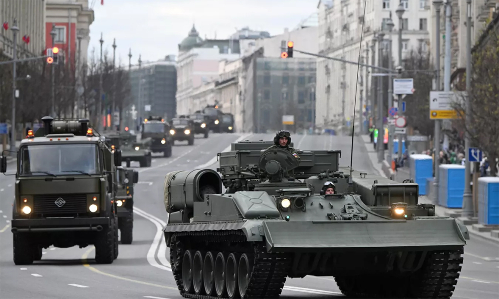 Phương tiện quân sự tập kết tại Moskva, Nga ngày 2/5. Ảnh: RIA Novosti