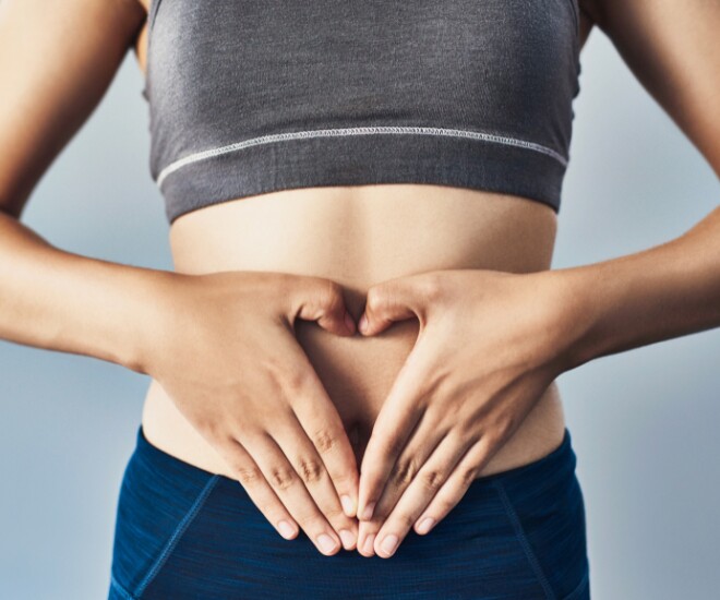 Uống nước chanh pha loãng buổi sáng giúp làm dịu cơn đói và kích thích tiêu hóa – hỗ trợ kiểm soát cân nặng.