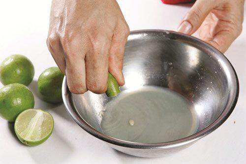 Giảm mỡ bụng chưa thấy đâu, nhiều người đã nhập viện vì loét dạ dày do lạm dụng nước chanh đậm khi đói.